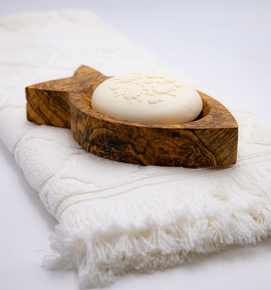 Seifenschale aus Olivenholz mit Fischmotiv