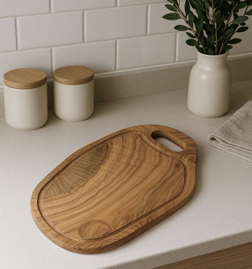 Schneidebrett aus Olivenholz mit Loch, 35 cm